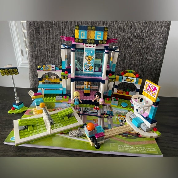 LEGO Friends Sports Arena Set with Box (460 pieces) - Picture 6 of 8
